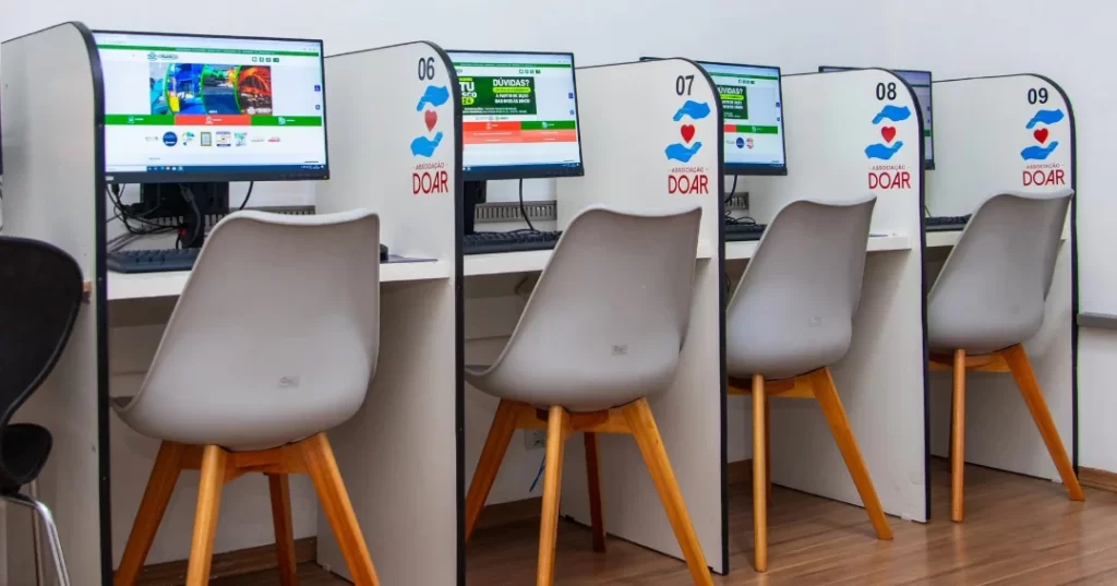 PREFEITURA ENTREGA CENTRO DE INCLUSÃO DIGITAL NA VILA AYROSA